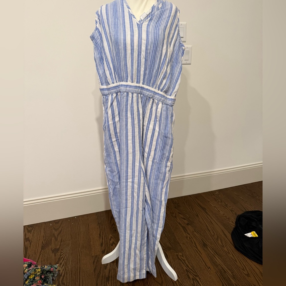 Gap Linen Stripe Jumpsuit v neck with pockets. - Picture 5 of 5